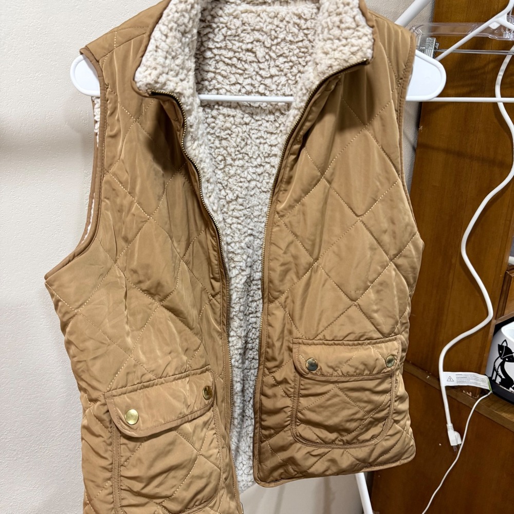 Cozy Practical Reversible Quilted Sherpa Vest Brown Large Love Tree